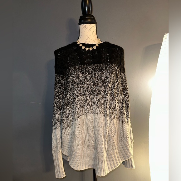 MK  Poncho - Picture 1 of 3